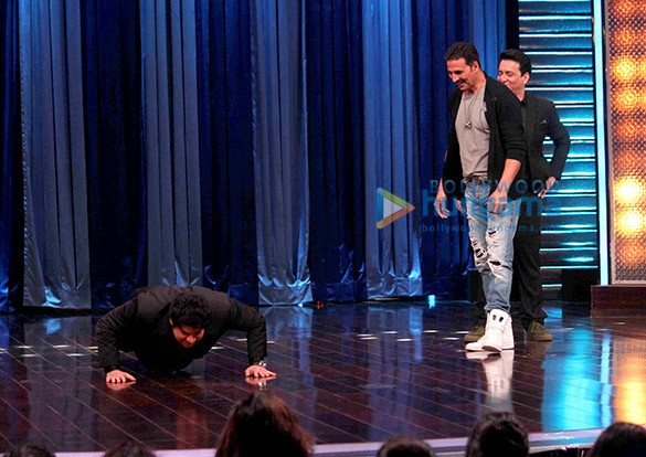 akshay and sajid nadiadwala on sets of yaaron ki baraat 6