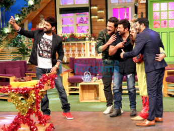 Ali Asgar celebrates his birthday with the Deols on the sets of The Kapil Sharma Show