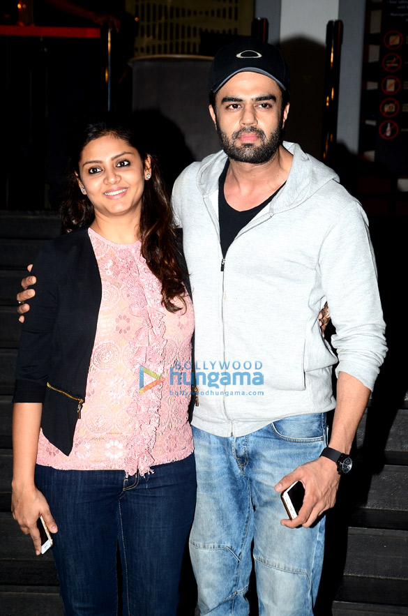 cast and crew screening of dangal 25