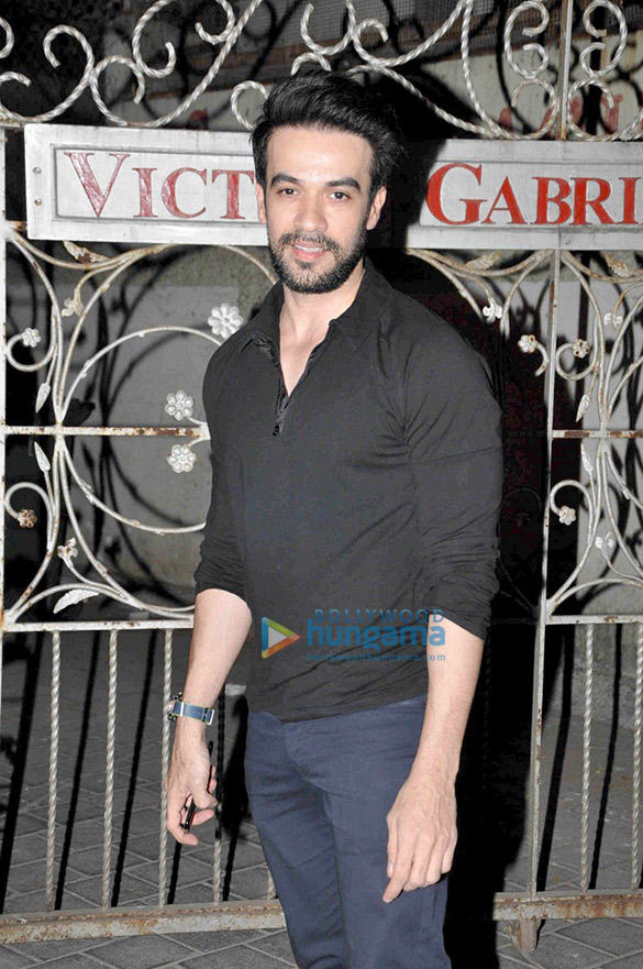 celebs attend alia bhatts housewarming bash 4