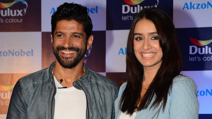Farhan Akhtar and Shraddha Kapoor Unveil AkzoNobel’s ‘Denim Drift’ Farhan Akhtar and Shraddha Kapoor Unveil AkzoNobel’s ‘Denim Drift’