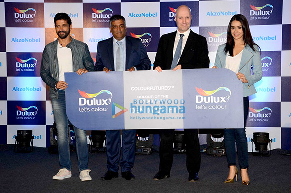 farhan akhtar and shraddha kapoor launch new colour range from dulux 1