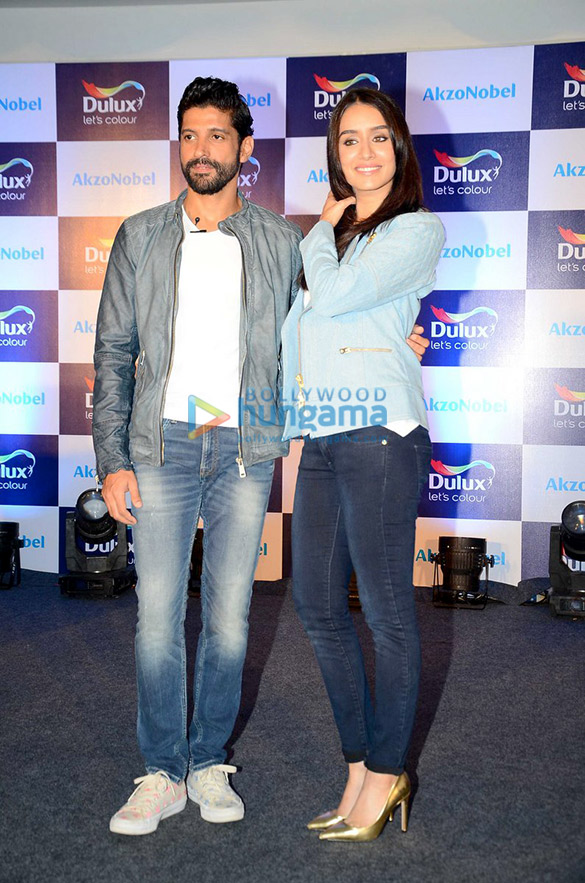 farhan akhtar and shraddha kapoor launch new colour range from dulux 3