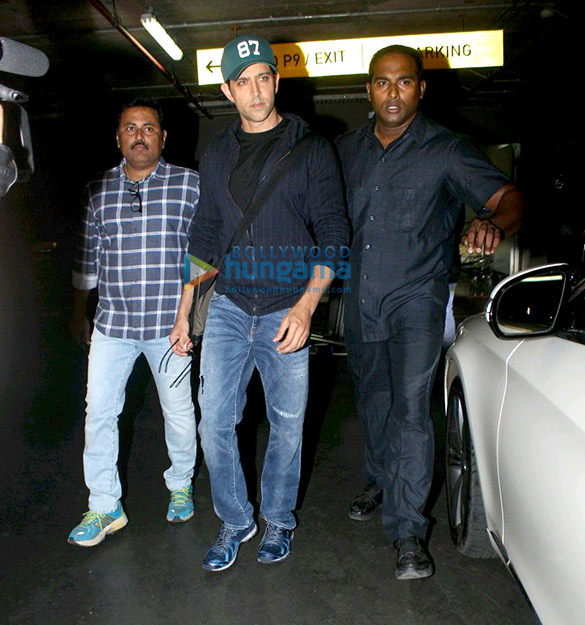 hrithik roshan snapped arriving back from singapore 1