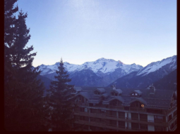 Watch: Jacqueline Fernandez goes skiing in France
