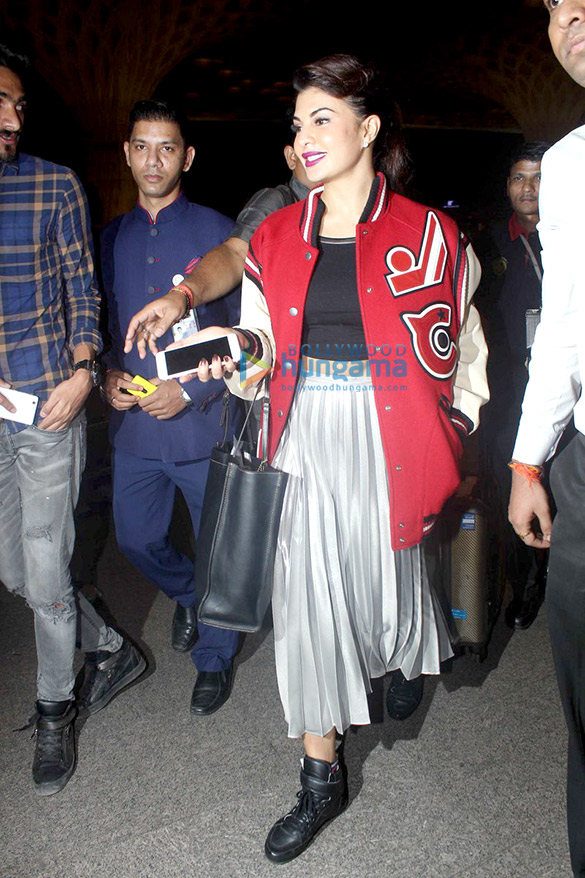 jacqueline fernandez snapped at the airport leaving for new york 8