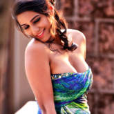 Jingle Boobs 2016: Get Up & Bounce With SUPER-SEXY Poonam Pandey