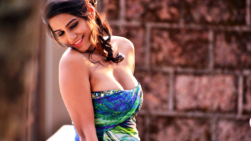 Jingle Boobs 2016: Get Up & Bounce With SUPER-SEXY Poonam Pandey