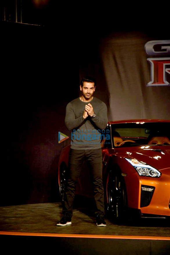john abraham unveils the new nissan gtr in india 4