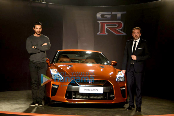 john abraham unveils the new nissan gtr in india 6