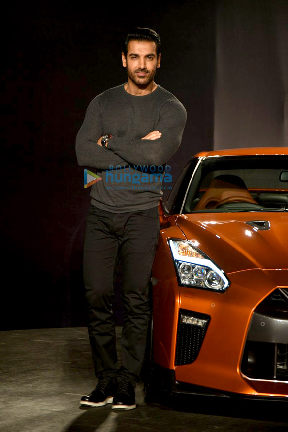 john abraham unveils the new nissan gtr in india 7