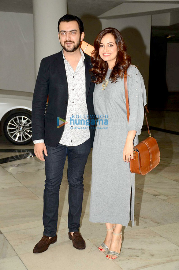 manish hosts a bash for priyanka 7