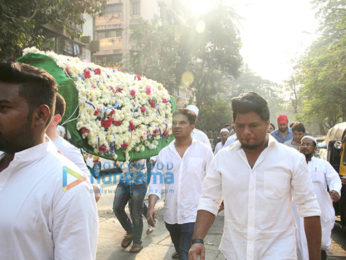 Mushtaq Sheikh's father's last rites at Bandra crematorium