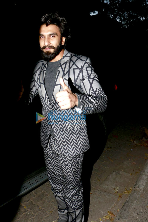 ranveer snapped post party with close friends in bandra 1