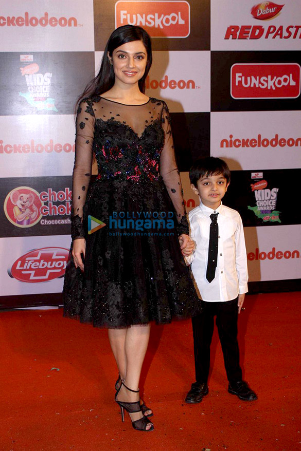 srk deepika varun alia grace the nicklodeon awards 14