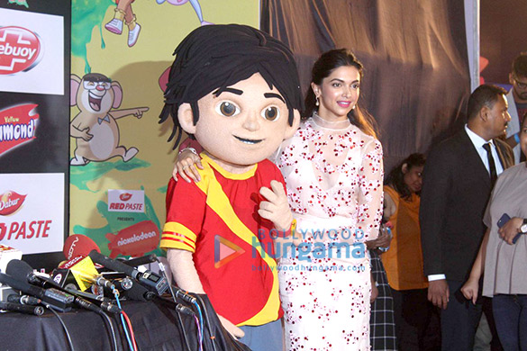 srk deepika varun alia grace the nicklodeon awards 8
