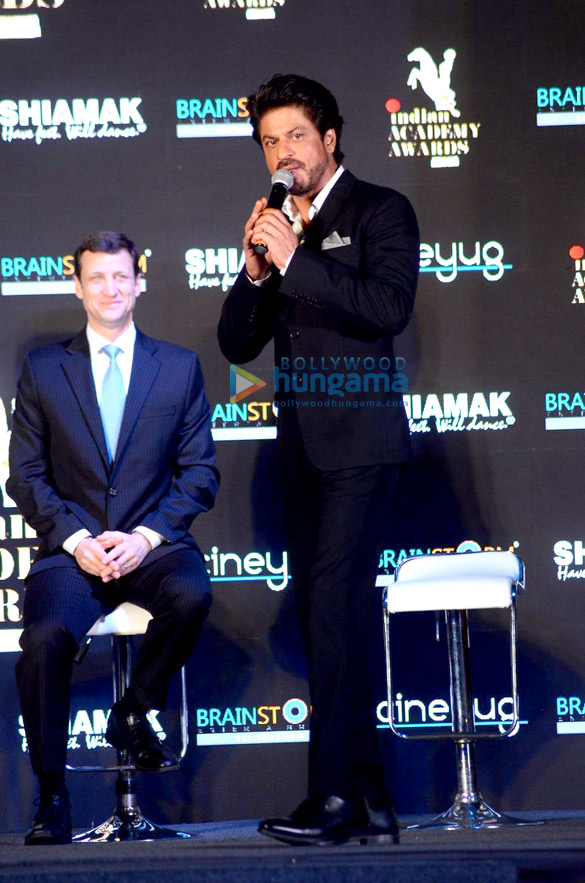 srk launch of indian academy awards 2