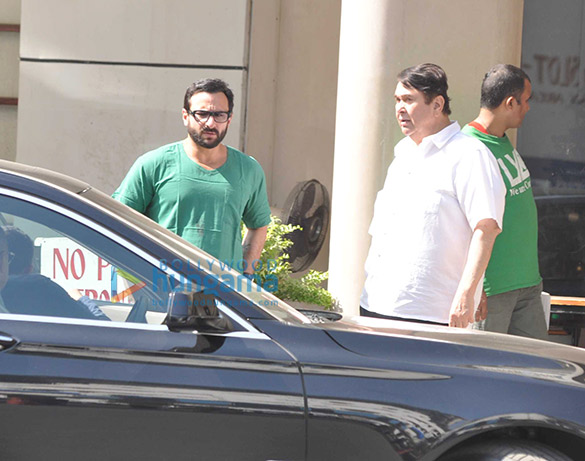 saif soha kunal outside hospital 4