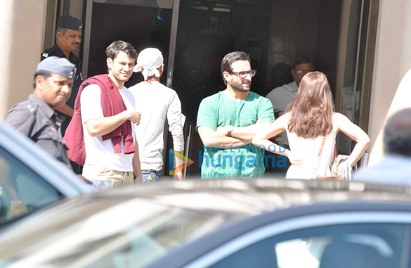 saif soha kunal outside hospital 5