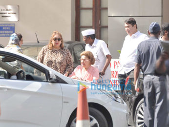 Saif Ali Khan, Soha Ali Khan & Kunal Khemu snapped outside Breach Candy Hospital