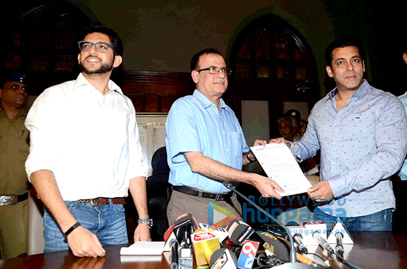 salman khan and alvira khan agnihotri grace bmcs cleanliness drive awareness 1