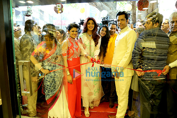 Shilpa Shetty inaugurates Varti Jewels Shilpa Shetty inaugurates Varti Jewels