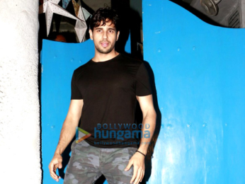 Sidharth Malhotra & Zareen Khan snapped at Olive