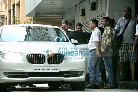 sonakshi sinha snapped post a meeting in bandra 5