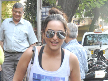 Sonakshi Sinha snapped post her lunch at 'Salt Water Cafe'