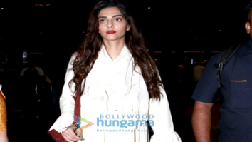 Sonam Kapoor and Sonakshi Sinha snapped at the Mumbai airport