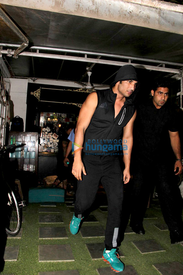 sushant snapped post getting tattoed in bandra 6