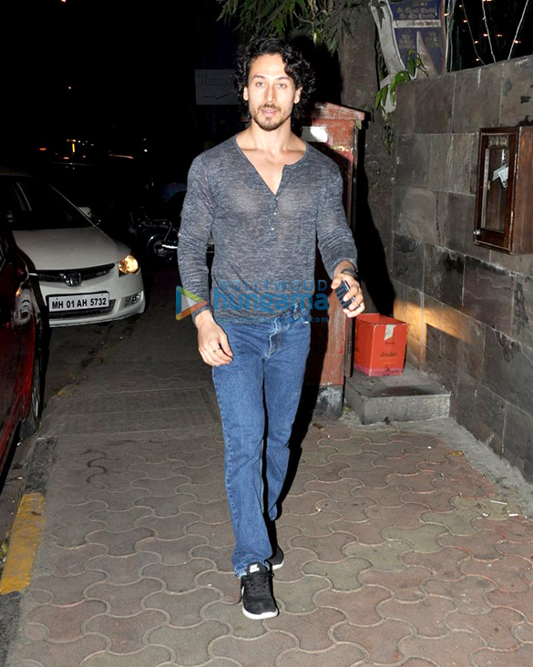 Tiger Shroff & Disha Patani snapped in Bandra Tiger Shroff & Disha Patani snapped in Bandra