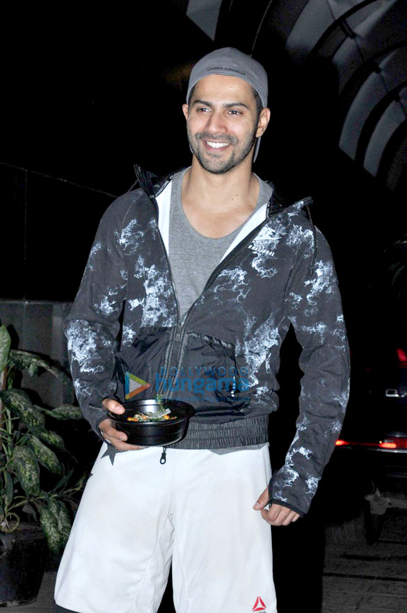 varun snapped outside his gym 3
