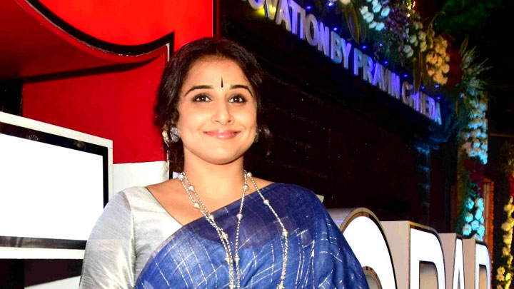 Vidya Balan Creates FRENZY At The Opening Of Selfie Point Vidya Balan Creates FRENZY At The Opening Of Selfie Point