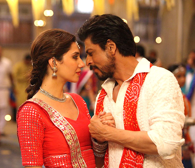Check out Shah Rukh Khan and Mahira Khan’s sizzling chemistry in ‘Udi Udi’ from Raees