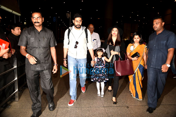 abhishek bachchan aishwarya rai bachchan anushka sharma freida pinto snapped at the airport 4