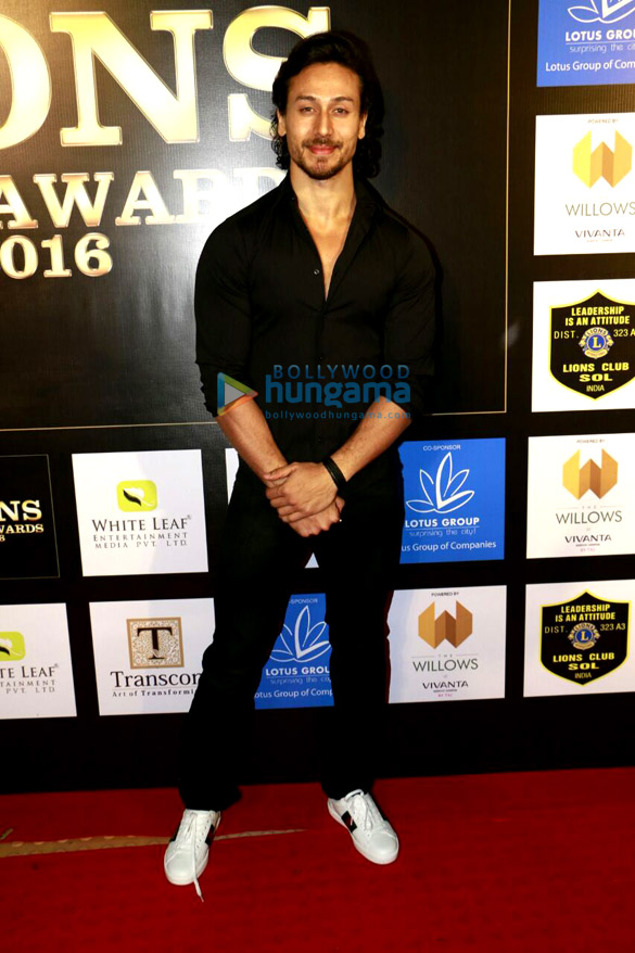 aishwarya rai bachchan and tiger shroff at 23rd sol lions gold awards 2016 8
