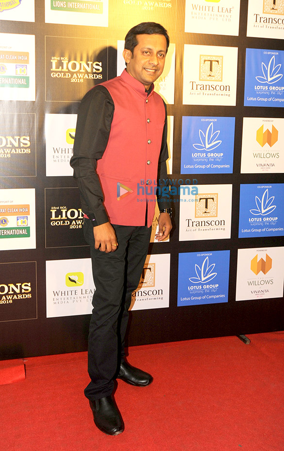 aishwarya rai bachchan and tiger shroff grace the 23rd sol lions gold awards 2016 30