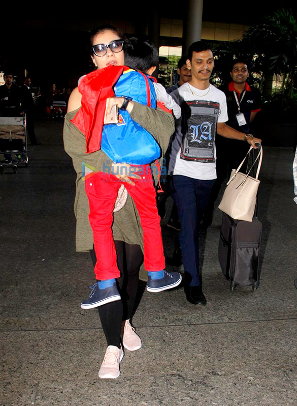 akshay ajay kajol jacqueline snapped at airport 10