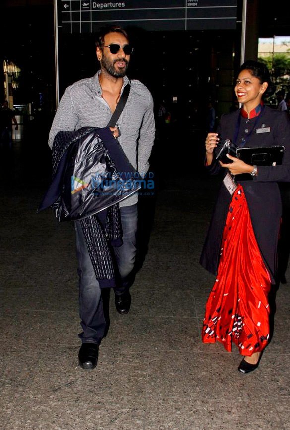 akshay ajay kajol jacqueline snapped at airport 2