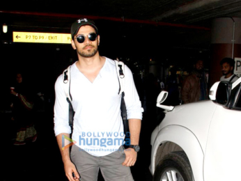 Akshay Kumar, Ajay Devgn, Kajol, Jacqueline Fernandez, Parineeti Chopra and others snapped at the airport