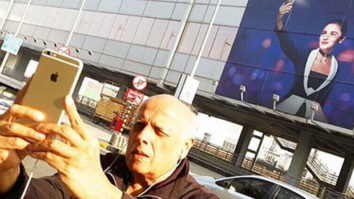 Check out: Alia Bhatt’s father Mahesh Bhatt gets caught taking a selfie with her poster and it’s adorable