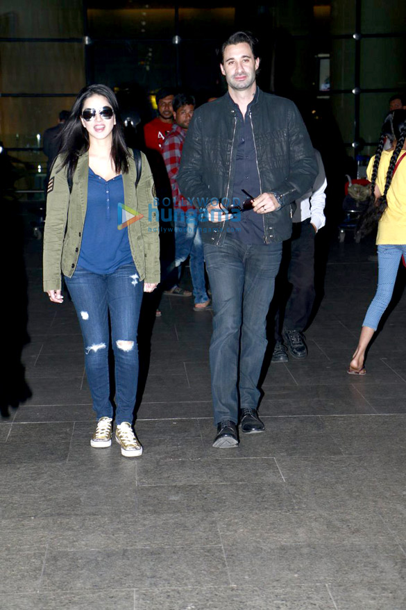andre agassi jacqueline fernandez sunny leone and others snapped at the airport 3