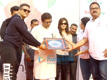 Arjun Kapoor & Raj Thackeray grace the Lokhandwala Marathon