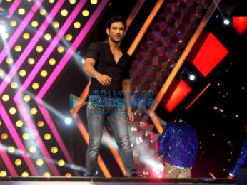 Bollywood celebs perform for a cause at 'Umang' police show