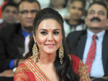 Bollywood celebs perform for a cause at 'Umang' police show
