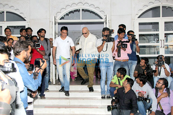 celebs attend om puris prayer meet 8