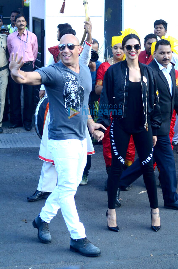585px x 884px - Deepika Padukone & Vin Diesel arrive in India for 'xXx The Return of Xander  Cage' promotions | Vin Diesel, Deepika Padukone Images - Bollywood Hungama