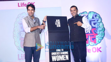 Chetan Bhagat & Faisal Rashid launch a life size book titled ‘Har Mard Ka Dard’