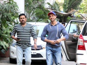 Hrithik Roshan snapped meeting his fans on his birthday